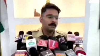 घट्टिया: खेत पर लगे तार फेंसिंग केचार पल फेंसिंग के 4पोल तोड दिये व आम रास्ते पर कब्जा कर चरी कि बुआई कर दी बोलने कि बात को लेकर
