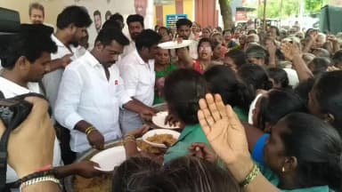 பெரியகுளம்: வடபுதுபட்டியில் தமிழக முதல்வர் ஜோசப் விஜய் பிறந்த நாள் விழா : கேக் வெட்டி, சேலை, அன்னதானம் வழங்கி கொண்டாட்டம்