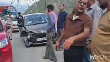 सलूनी: भलेई माता मंदिर के पास पिकअप और कार में ज़बरदस्त टक्कर, एयरबैग खुलने से टला बड़ा हादसा