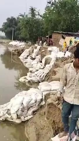 अमौर: अमौर-पैठाण टोली में चल रहे कटाव निरोधक कार्य में ग्रामीणों ने लगाया अनियमितता का आरोप