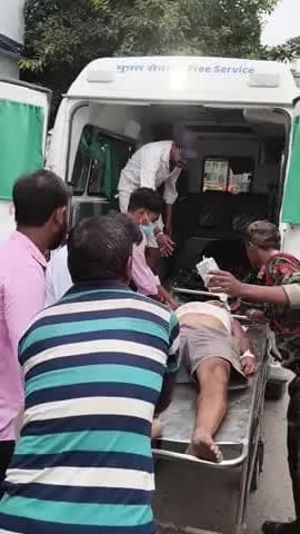 समस्तीपुर: कर्पूरी ग्रामीण में सोनू सिंह की हत्या के बाद आक्रोशित लोगों ने सड़क पर आग जनि करते हुए सड़क किया जाम