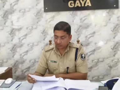 गया टाउन सीडी ब्लॉक: सिटी एसपी अभिनव ने जनता दरबार में एक एक कर सुनी पीड़ितों की शिकायतें,संबंधित पुलिस अधिकारियों को दिए ए निर्देश