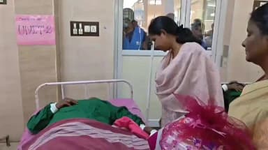 புதுக்கோட்டை: பெண் குழந்தைகளை காப்போம் திட்டத்தின் கீழ் ராணியார் அரசு மருத்துவமனையில் குழந்தை என்ற தாய்மார்களுக்கு பரிசு வழங்கிய ஆட்சியர் அருணா