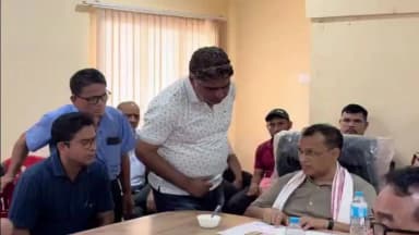 সৰুপথাৰ: সৰুপথাৰত ৰে'লৱে বিভাগে অধিগ্ৰহণ কৰিবলগীয়া ভূমিৰ সন্দৰ্ভত আলোচনা বিধায়ক বিশ্বজিত ফুকনৰ