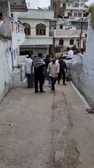 पूर्व मुख्यमंत्री दिग्विजयसिंह किले पर वरिष्ठ पार्षद कांग्रेस नेता हिफज्जुर्रहमान भैय्या मियां के निधन पर शोक संवेदना व्