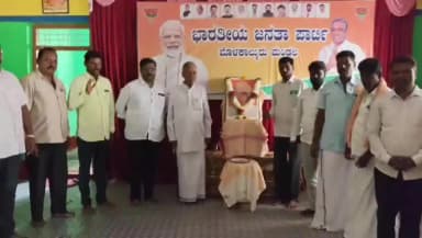 ಮೊಳಕಾಲ್ಮುರು: ಪಟ್ಟಣದ ಬಿಜೆಪಿ ಕಚೇರಿಯಲ್ಲಿ ಡಾ. ಶ್ಯಾಮ್ ಪ್ರಸಾದ್ ಮುಖರ್ಜಿಯವರ ಸ್ಮರಣಾರ್ಥವಾಗಿ ಬಲಿದಾನ್ ದಿವಸ್ ಆಚರಣೆ