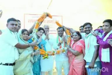 राजनांदगांव: जिले के घुमका नगर पंचायत में नवनिर्वाचित अध्यक्ष और पार्षदों के शपथ ग्रहण समारोह में पूर्व मुख्यमंत्री शामिल हुए