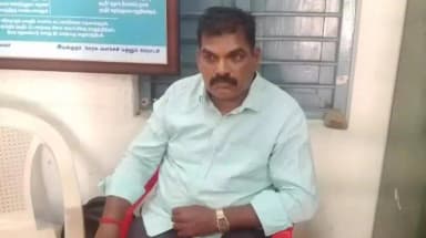 திருவெறும்பூர்: பனையகுறிச்சி ஊராட்சியில் லஞ்சம் பெற்ற ஊராட்சி செயலாளரை கையும் களவுமாக பிடித்த லஞ்ச ஒழிப்பு போலீசார் கைது செய்து விசாரணை