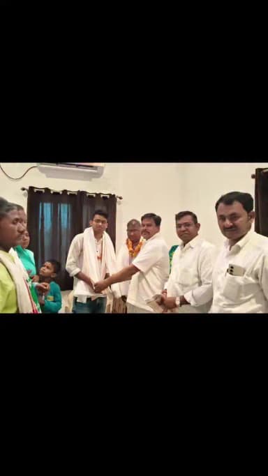 प्रथम प्रयास में BDO बने मुरारी यादव💐💐
कम उम्र में हासिल की बड़ी सफलता
बिहार लोक सेवा आयोग (BPSC) की 70वीं संयुक्त प्रतियोगिता परीक्षा में चौगाई प्रखंड के नचाप पंचायत अंतर्गत मनपा गांव निवासी मुरारी यादव का चयन प्रखंड विकास पदाधिकारी (BDO
