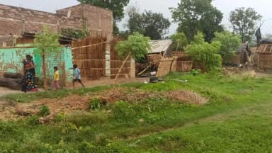 आज दिनांक 23/06/2026 एक बहुत दुर्घटना सुल्तानगंज के अठगामा गांव में कई घर गिरे कई आदमी दवा भी गए हैं