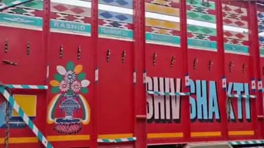 అనకాపల్లి: అనకాపల్లి జిల్లా మర్రిపాలెం వద్ద కంటైనర్ లో తరలిస్తున్న 1300 కేజీల గంజాయి స్వాధీనం చేసుకున్న పోలీసులు