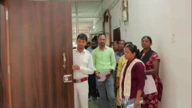 जशपुर: जनदर्शन में कलेक्टर रोहित व्यास ने सुनीं लोगों की समस्याएं, 55 आवेदनों के त्वरित निराकरण के दिए निर्देश