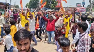 सारठ: डिंडाकोली बजरंगबली मंदिर में नव प्रतिमा स्थापित व प्राण-प्रतिष्ठा को लेकर कलश यात्रा का आयोजन, सैकड़ों लोग हुए शामिल