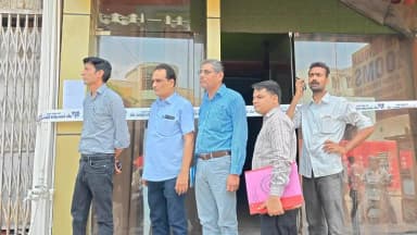 मथुरा: लखनऊ अग्निकांड के बाद मथुरा में प्रशासन ने कोचिंग सेंटरों पर सख्ती बरती, कई सेंटर होटल सील, आरडी मंत्रा सेंटर भागा