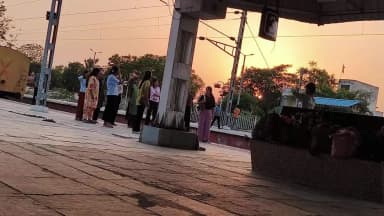 मावली जंक्शन बना 'रीलबाजों' का अड्डाः व्यूज के चक्कर में मौत से खिलवाड़!
नाथद्वारा/मावली। सोशल मीडिया पर चंद लाइक्स