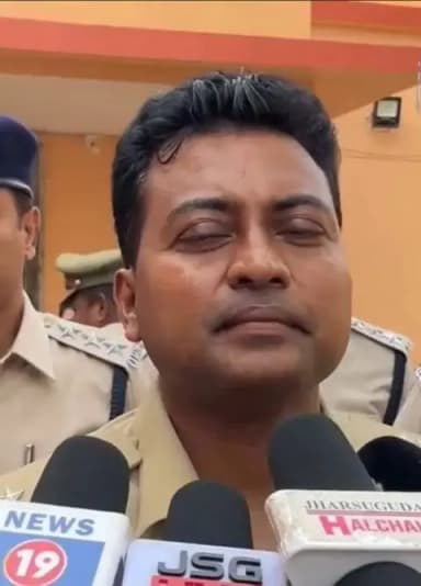 ଝାରସୁଗୁଡା: ହଜିଥିବା ଫୋନ ଫେରି ପାଇ ଖୁସି ଲୋକେ, ୫୫ ମୋବାଇଲ ହସ୍ତାନ୍ତର କଲା ପୋଲିସ