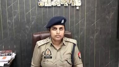 #AZAMGARH: थाना मुबारकपुर क्षेत्रान्तर्गत ग्राम जमुआ के बाहर स्थित एक बगीचे में थाना जीयनपुर निवासी एक व्यक्ति नागेंद्र द्वारा पारिवारिक कलह के कारण पिस्टल से स्वयं को गोली मारकर आत्महत्या कर ली गई, सूचना पर तत्काल पुलिस मौके पर पहुँची, शव को कब्जें में लेकर पोस्टमार्टम के लिए भेजा गया, अग्रिम विधिक कार्यवाही प्रचलित है, के सम्बन्ध में क्षेत्राधिकारी सदर आस्था जायसवाल की बाइट ।
@Uppolice
@adgzonevaranasi
@digazamgarh
@News18UP