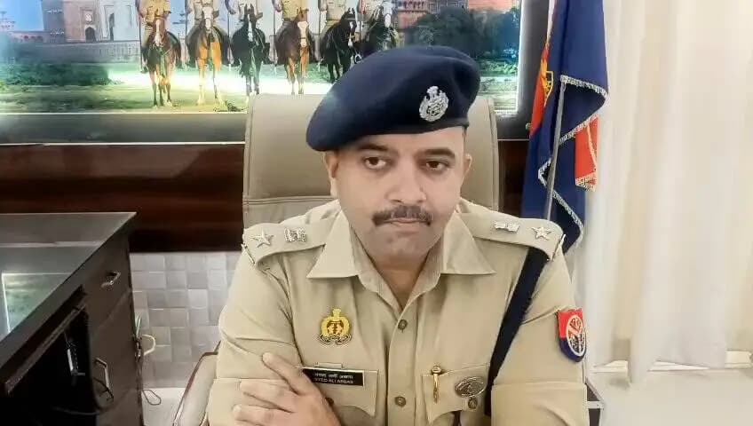 आगामी दिनांक 26.06.2026 को मोहर्रम पर्व को सकुशल, शांतिपूर्ण एवं सौहार्दपूर्ण वातावरण में संपन्न कराए जाने हेतु #आगरा_पुलिस द्वारा किए गए व्यापक सुरक्षा प्रबंधों, यातायात व्यवस्था, संवेदनशील स्थलों पर विशेष सतर्कता तथा कानून-व्यवस्था बनाए रखने के लिए की गई समस्त तैयारियों के संबंध में पुलिस उपायुक्त नगर, श्री सय्यद अली अब्बास द्वारा दी गई बाइट।
@Uppolice @dgpup