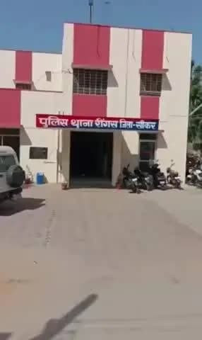 रींगस: रींगस थाना क्षेत्र के चौमू पुरोहितान गांव में चोरों ने घर के बाहर से दो सिलेंडर चोरी किए, सीसीटीवी वीडियो हुआ वायरल