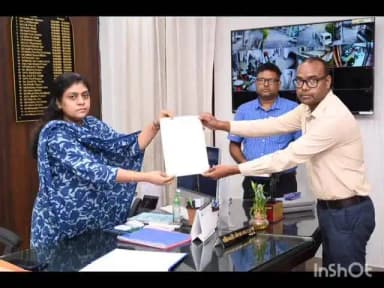 पाकुड़: अनुकंपा नियुक्ति से तीन परिवारों को मिली नई उम्मीद, उपयुक्त ने सौंपें नियुक्ति पत्र,