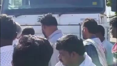 ఆత్మకూరు: లారీ ను ఢీ కొట్టిన కారు...పరారయిన కారు డ్రైవర్