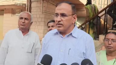 बाड़मेर: दिशा समिति की बैठक के बाद बाड़मेर सांसद उम्मेदाराम बेनीवाल ने मीडिया से बातचीत में अधिकारियों की कमियों की गिनती की