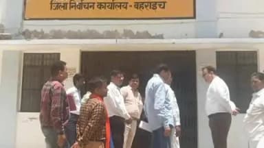 बहराइच: जिला निर्वाचन कार्यालय पहुंचे जिलाधिकारी ने ईवीएम वेयरहाउस का किया निरीक्षण, ईवीएम की सुरक्षा का लिया जायज़ा