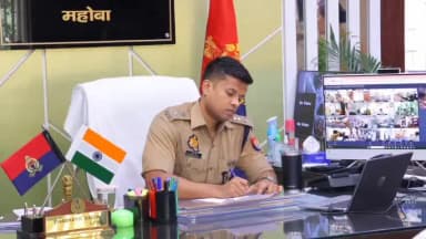 महोबा: पुलिस कार्यालय में एसपी शशांक सिंह ने गूगल मीट के माध्यम से वर्चुअल जनसुनवाई की, ऑनलाइन सुनी फरियादियों की समस्याएं