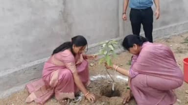 महोबा: महोबा पहुंची महिला आयोग की सदस्या ने वन स्टॉप सेंटर का किया निरीक्षण, वृक्षारोपण भी किया