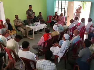 मोहम्मदगंज: मुहर्रम पर्व को शांतिपूर्ण माहौल में मनाने का लिया गया संकल्प, मोहम्मदगंज थाना में शांति समिति की बैठक आयोजित