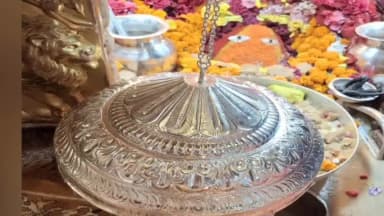 घनारी: माता श्री चिंतपूर्णी मंदिर में श्रद्धालु ने चढ़ाया एक किलो चांदी का छत्र