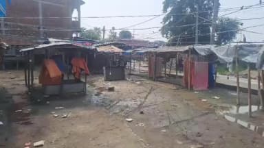 निर्मली: निर्मली के स्टेशन चौक स्थित मछली हाट में गंदगी और दुर्गंध से स्थानीय लोगों में नाराजगी है