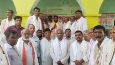 पुपरी: बाजपट्टी के मधुरापुर में अमर शहीद रामफल मंडल के शहादत समारोह सह शहीदी मेला की सफलता को लेकर बैठक आयोजित