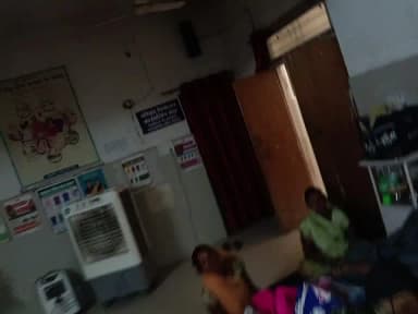नजदीक हॉस्पिटल ग्राम जवेरा में फैन फैन चालू नहीं है डॉक्टर और सिक्योरिटी गार्ड की लापरवाही से