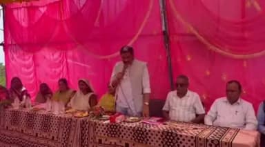 अभनपुर: ग्राम परसुलीडीह में शाला प्रवेश उत्सव में विधायक इंद्र कुमार साहू मुख्य अतिथि के रूप में शामिल हुए