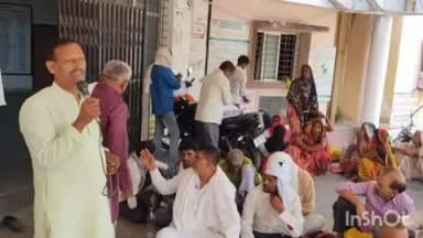 बिक्रमगंज: बिक्रमगंज में किसान-मजदूरों ने खाद-बीज व रोजगार की मांग को लेकर किया धरना