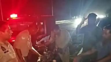 टूंडला: जय स्टेट के सामने वैगन आर कार चालक ने बाइक सवार दो युवकों को मारी टक्कर, दोनों घायल