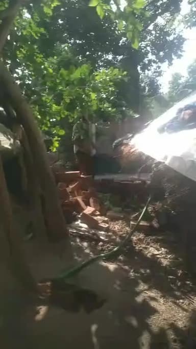 ye log sarab pi ke mar pit karne aaye hai ye log hamesa ayse karte hai inse se ham log paresan ho gay hai up.pratapgarh