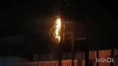 लखीमपुर: लखीमपुर खीरी में बिजली के तारों में लगी आग, मचा हड़कंप, वीडियो हुआ वायरल
