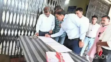 धार: कलेक्टर राजीव रंजन मीना ने ईवीएम-वीवीपैट वेयरहाउस का निरीक्षण कर सुरक्षा व रखरखाव की समीक्षा की