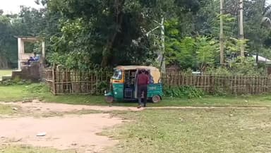 বিশালগড়: বিদ্যালয় শিক্ষা দপ্তরের নিয়ম-নীতিকে বুড়ো আঙ্গুল দেখিয়ে প্রার্থনা সভার অনেক পরে আসছেন শিক্ষক শিক্ষিকারা