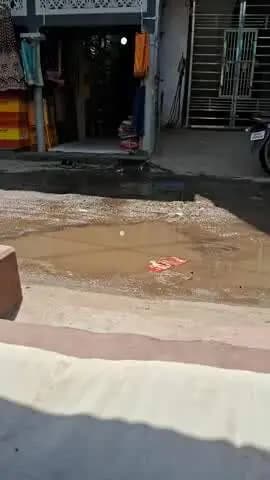 ये है हकीक़त नल जल योजना का व्यर्थ में पानी maheshkhunt बाजार के रोड को तालाब बना रहा है पर sdo इसकी शिकायत पर मौन है