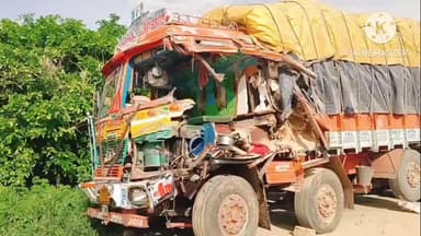 నూజివీడు: నూజివీడు బైపాస్ రోడ్ లో వేగంగా వచ్చిన లారీ మరో లారీలు ఢీకొని ముగ్గురికి స్వల్ప గాయాలు