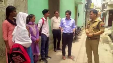 पीलीभीत: पीलीभीत शहर में समान कंप्यूटर समेत आधा दर्जन शैक्षणिक संस्थानों पर की गई छापेमारी