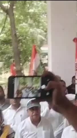 पीलीभीत: राम मंदिर में कथित चंदा घोटाले पर पीलीभीत में कांग्रेस ने किया प्रदर्शन, डीएम को दिया ज्ञापन