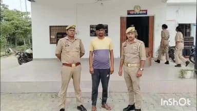 एटा: PS पिलुआ पुलिस ने बड़ागांव के स्कूल के समीप अपराधी संतोष को पकड़ा, अवैध तमंचा और कारतूस बरामद, दो मामलों में था फरार
