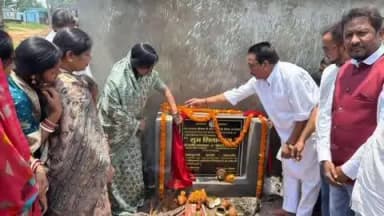 चितरपुर: प्रधानमंत्री आयुष्मान भारत स्वास्थ्य मिशन के तहत स्वास्थ्य उप केंद्र भवन का विधायक ने की चितरपुर में शिलान्यास