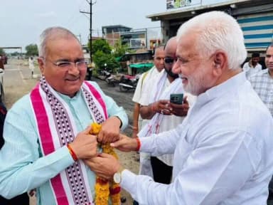 नरसिंहगढ़: स्कूली शिक्षा मंत्री राव उदय प्रताप सिंह का नरसिंहगढ़ में सांसद रोडमल नागर विधायक मोहन शर्मा ने किया स्वागत