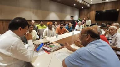 रोहिणी: मॉडल टाउन में जनसुनवाई के दौरान विधायक मुकेश गोयल ने सुनीं लोगों की समस्याएं, अधिकारियों को दिए त्वरित समाधान के निर्देश
