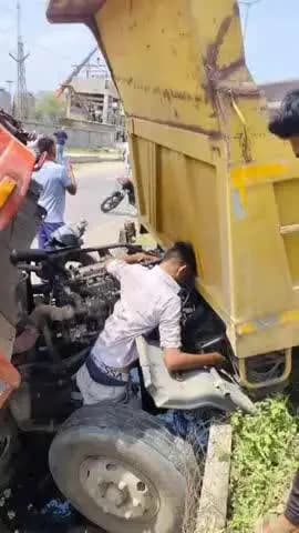 हमीरगढ़: सोना प्रोसेस फैक्ट्री के बाहर भीषण सड़क हादसा, ट्रेलर ने डंपर को मारी टक्कर, चालक की मौत, एक घायल